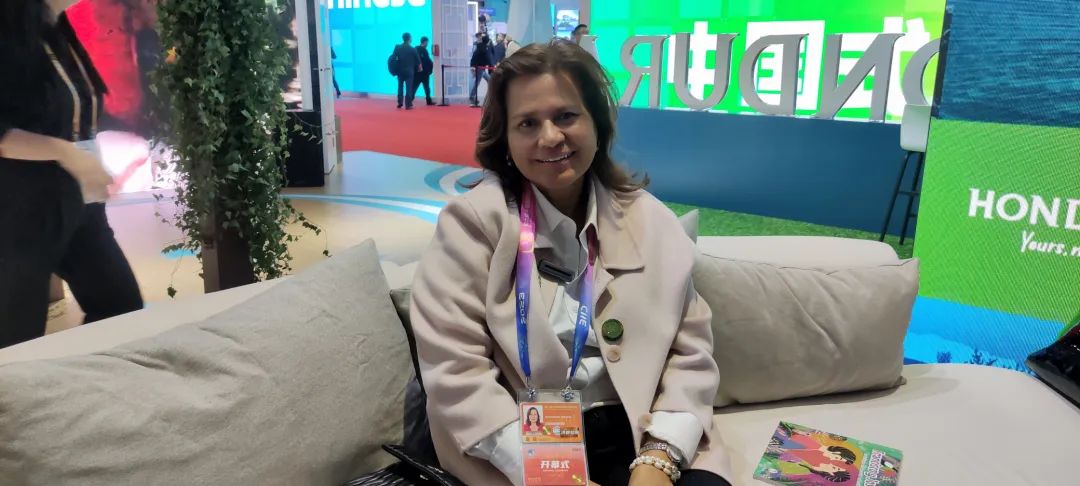 “洪都拉斯不大，但对中国很有激情。”